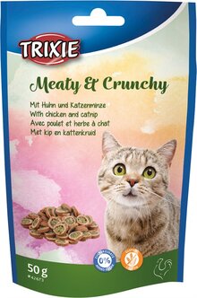 TX42673-1-Trixie-meaty---crunchy-med-kyckling---catnip-50g